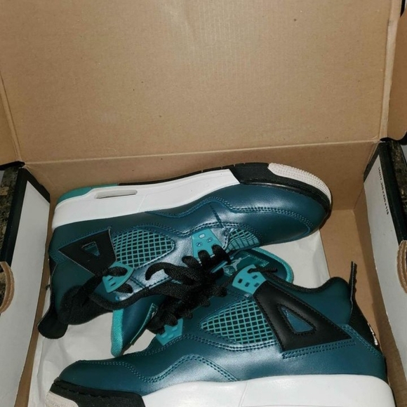 Jordan Retro 4s - Picture 3 of 5